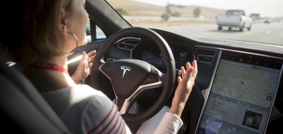 Tesla pone a las aseguradoras de coches en su diana